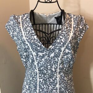 Ann Taylor Short Sleeve Blue, White & Black Floral Design V-Neck Dress